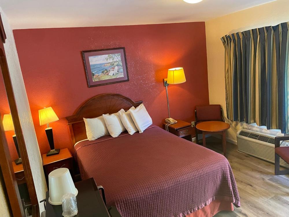 Standard Queen Room interior